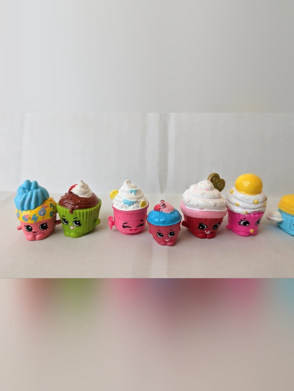 Shopkins Bakery Items 12 Pieces - Picture 2 of 6